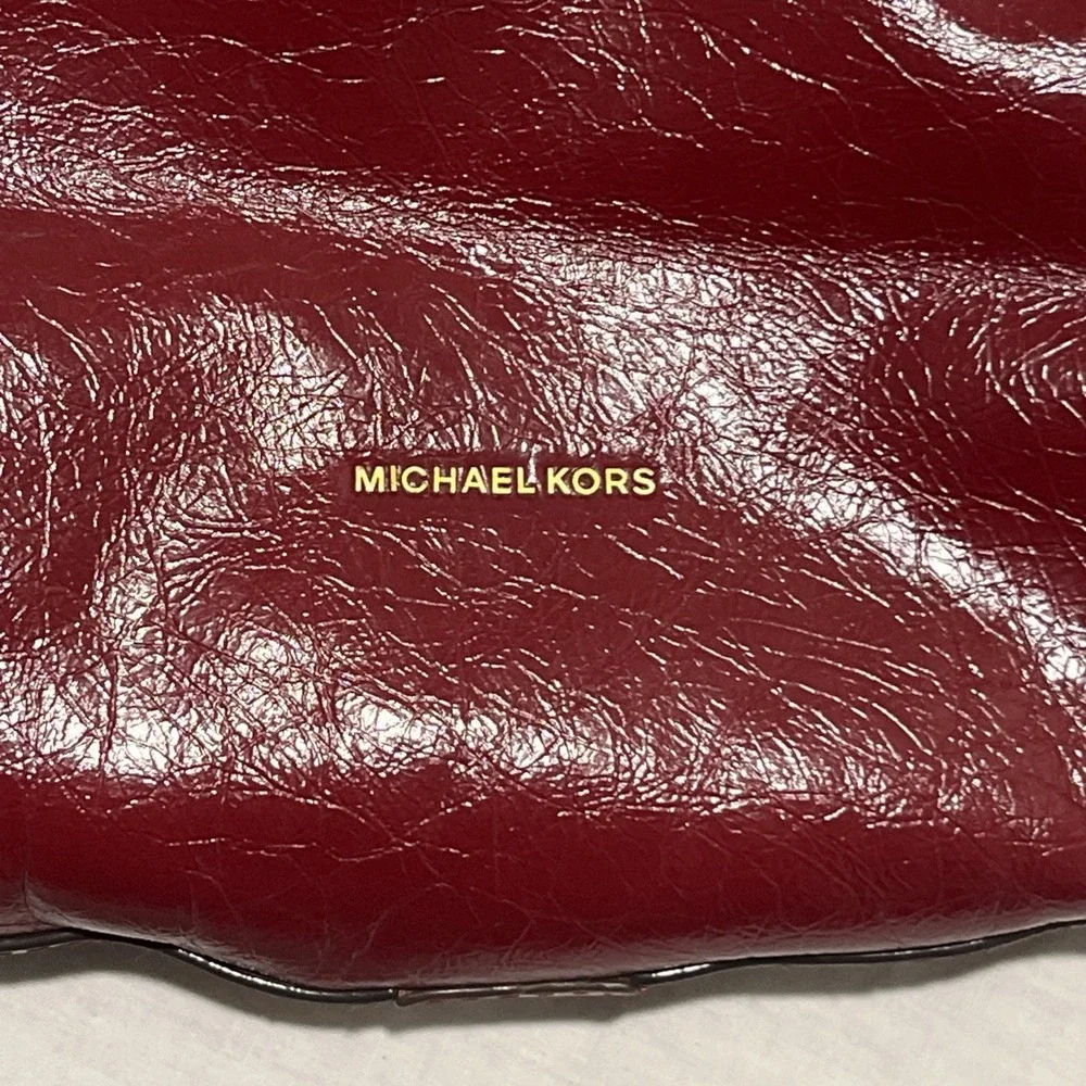 Michael Kors DARRINGTON Large Crackled  Leather Shoulder Bag In Deep Red